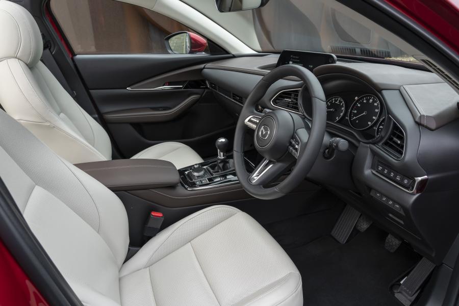 Интерьер Mazda CX-30 Skyactiv-X 2019 года  (UK) (фото 8 из 82)